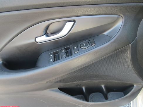 Used 2018 Hyundai Elantra GT FWD image 21