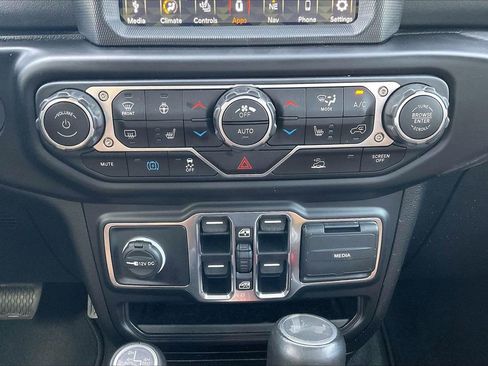 Used 2023 Jeep Wrangler Unlimited Sahara w/ Cold Weather Group image 19