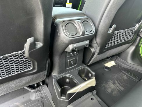 New 2025 Jeep Gladiator Sport image 21