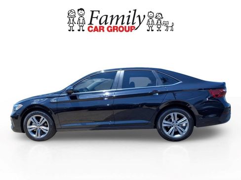 Used 2024 Volkswagen Jetta SE w/ Panoramic Sunroof Package FWD image 2
