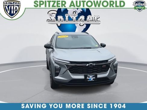 Used 2024 Chevrolet Trax RS w/ Driver Confidence Package FWD image 3