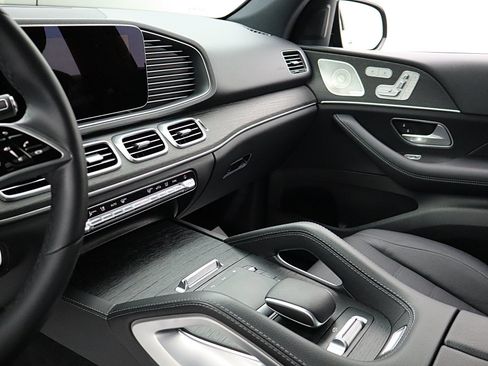 Used 2024 Mercedes-Benz GLE 580 4MATIC w/ Night Package image 35