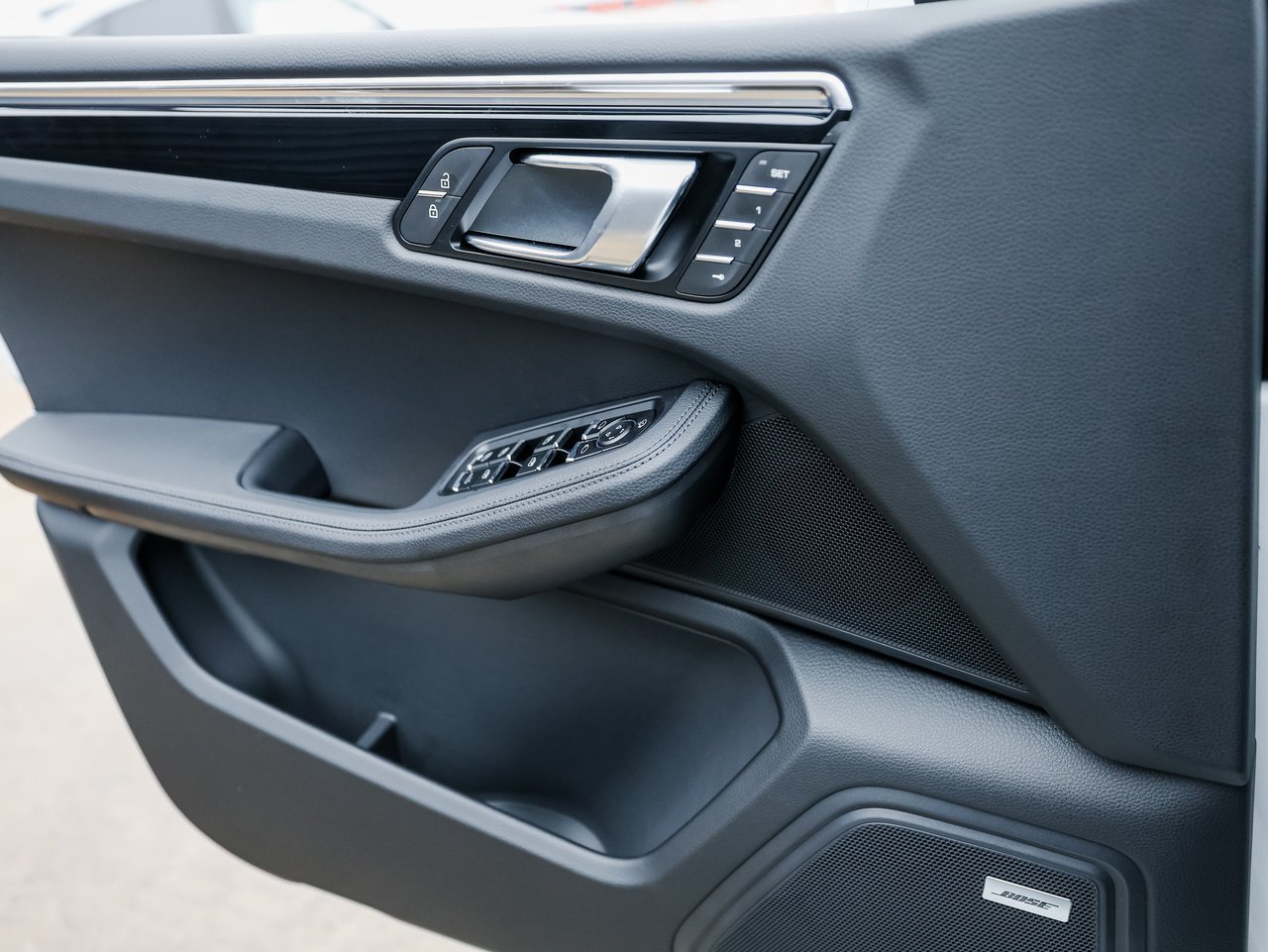 Certified 2026 Porsche Macan AWD/4WD image 23