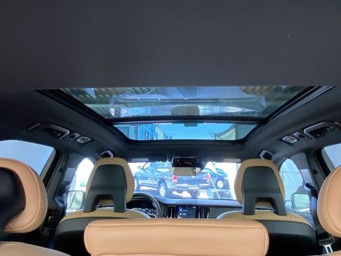Used 2018 Volvo XC60 T5 Inscription w/ Advanced Package AWD/4WD image 17