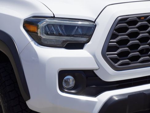 Used 2020 Toyota Tacoma TRD Off-Road w/ Technology Package AWD/4WD image 3