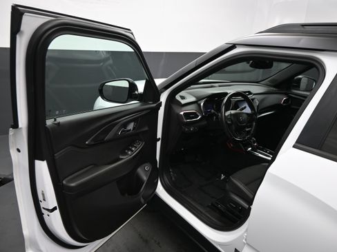 Used 2021 Chevrolet TrailBlazer RS w/ Sun and Liftgate Package FWD image 16