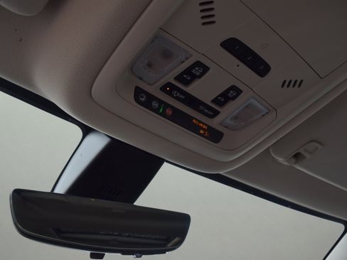 Used 2021 GMC Acadia Denali w/ Denali Ultimate Package image 23