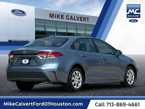 Used 2025 Toyota Corolla LE FWD image 5