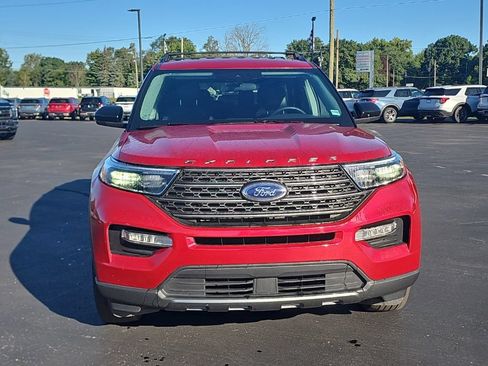 Used 2024 Ford Explorer XLT w/ Equipment Group 202A AWD/4WD image 2