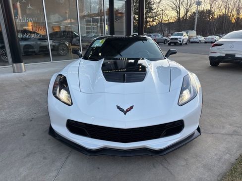 Used 2015 Chevrolet Corvette Z06 w/ 3LZ Preferred Equipment Group image 3