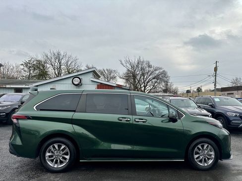 Used 2022 Toyota Sienna XLE image 8
