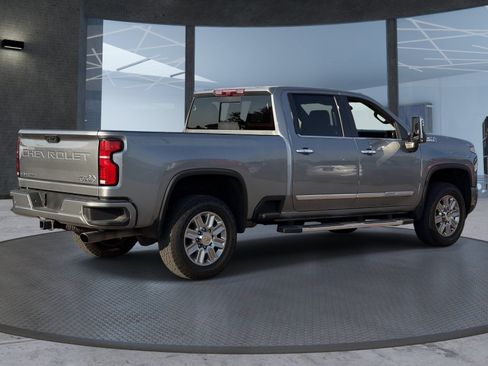 Used 2025 Chevrolet Silverado 2500 High Country w/ High Country Premium Package AWD/4WD image 6