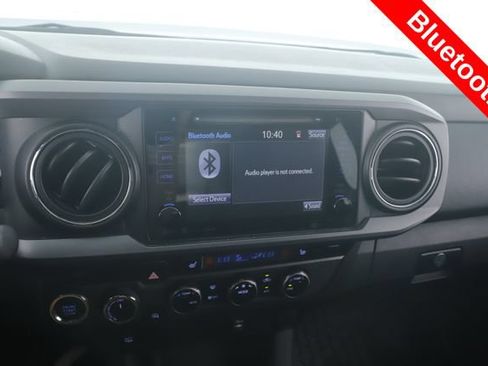 Used 2017 Toyota Tacoma SR5 AWD/4WD image 4