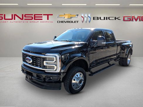 Used 2025 Ford F450 Platinum w/ FX4 Off-Road Package image 8