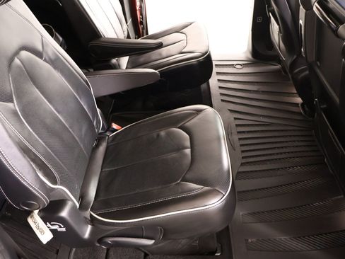 Used 2018 Chrysler Pacifica Limited w/ Advanced Safetytec Group image 17