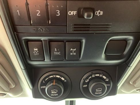 Used 2018 Toyota 4Runner TRD Off-Road Premium image 23