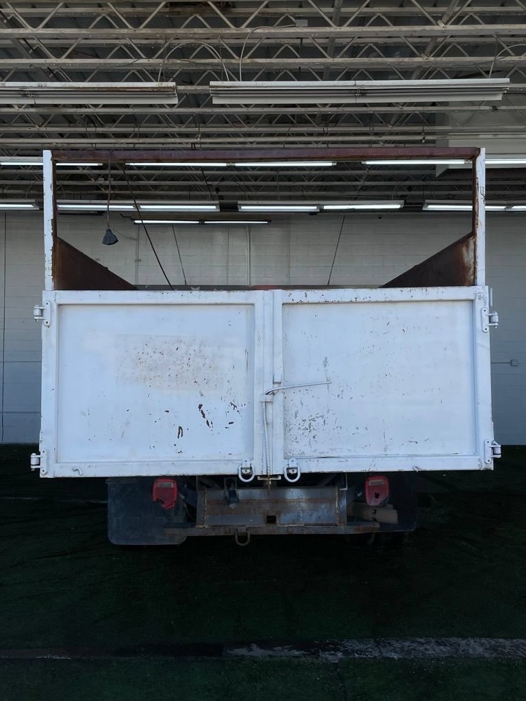 Used 2016 Ford F550 2WD Regular Cab Super Duty image 5