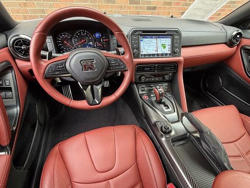 Used 2024 Nissan GT-R Premium w/ Premium Interior Package image 13