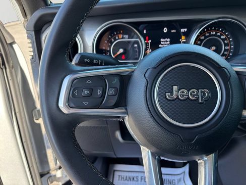 Used 2023 Jeep Gladiator Overland AWD/4WD image 21