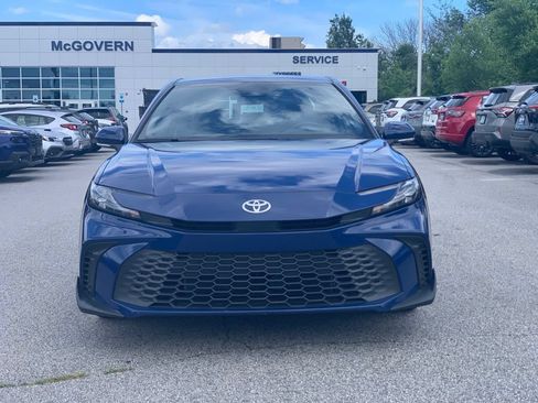 Used 2025 Toyota Camry SE FWD image 4