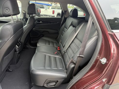 Used 2017 Kia Sorento EX FWD image 12