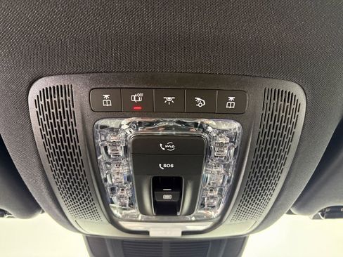 Used 2025 Mercedes-Benz GLS 580 4MATIC image 23