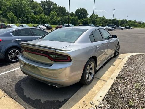 Used 2015 Dodge Charger SE w/ Power Sunroof Group RWD image 6