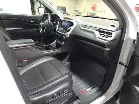 Used 2023 GMC Acadia SLT w/ Preferred Package image 10