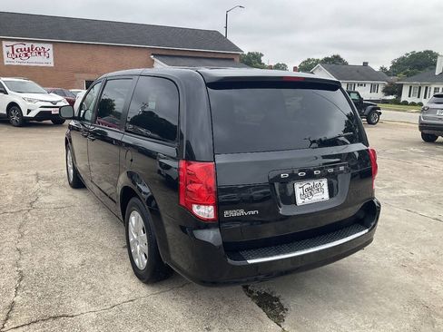 Used 2018 Dodge Grand Caravan SE FWD image 5