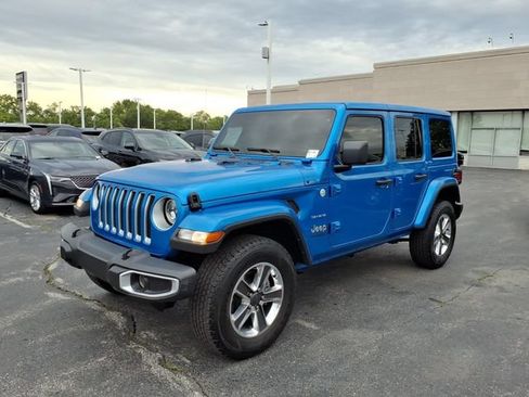 Used 2022 Jeep Wrangler Unlimited Sahara w/ Cold Weather Group AWD/4WD image 11