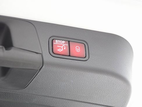 Certified 2025 Mercedes-Benz GLB 250 image 31