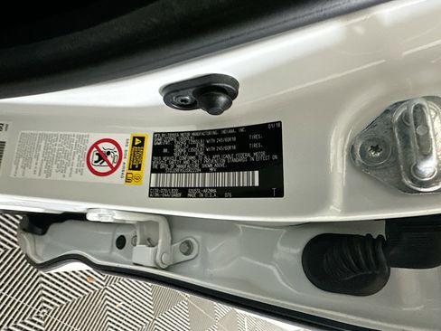 Used 2018 Toyota Highlander XLE image 12