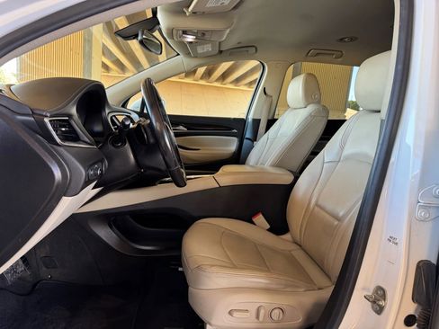 Used 2020 Buick Enclave Essence image 6