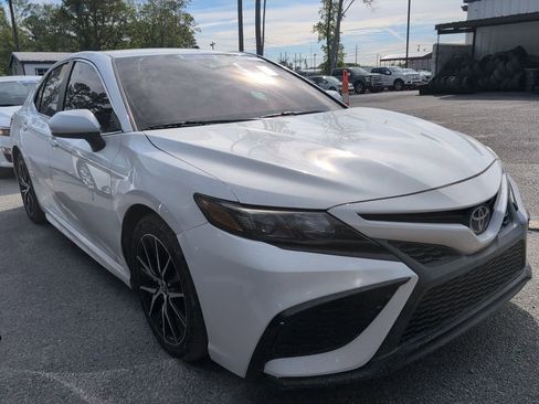 Used 2021 Toyota Camry SE image 2