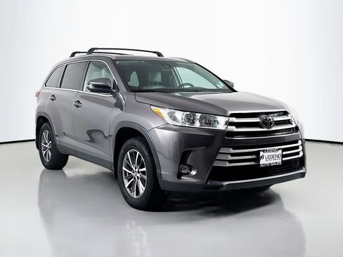 Used 2019 Toyota Highlander XLE AWD/4WD image 4