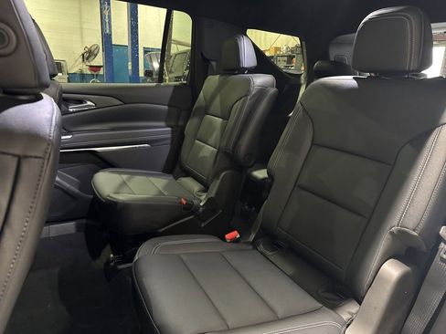 New 2026 Chevrolet Traverse LT w/ Midnight/Sport Edition AWD/4WD image 38