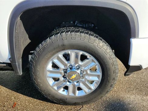 Used 2024 Chevrolet Silverado 2500 High Country w/ High Country Premium Package image 2