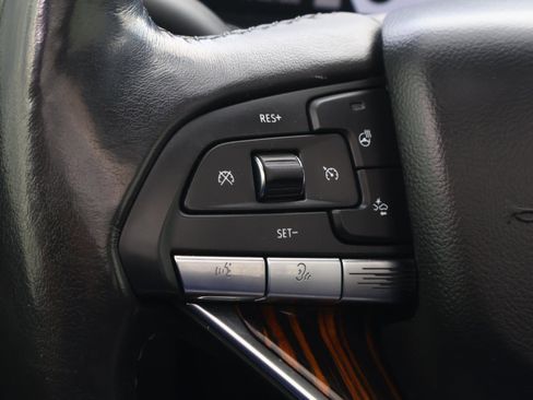 Used 2021 Cadillac Escalade Premium Luxury w/ LPO, Illumination Package image 22