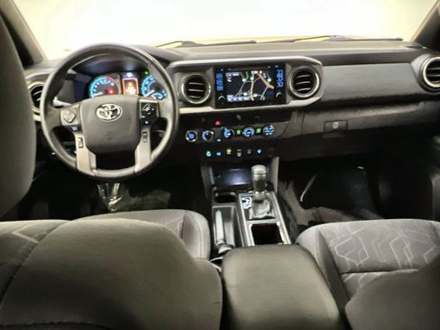 Used 2018 Toyota Tacoma TRD Off-Road w/ Technology Package AWD/4WD image 22