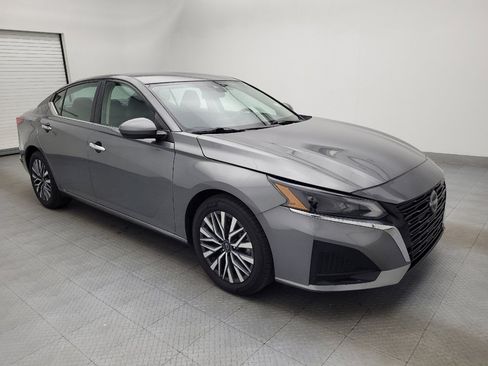 Used 2023 Nissan Altima 2.5 SV image 11