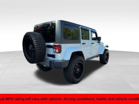 Used 2017 Jeep Wrangler Unlimited Sahara w/ Connectivity Group AWD/4WD image 8