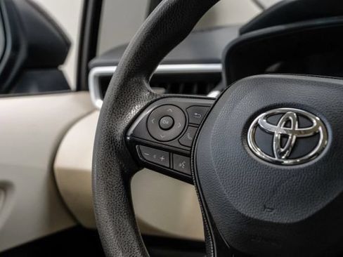 Used 2021 Toyota Corolla LE FWD image 19