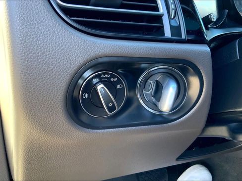 Used 2023 Porsche Macan image 32