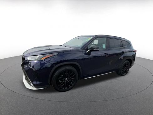 Used 2024 Toyota Highlander XSE FWD image 6