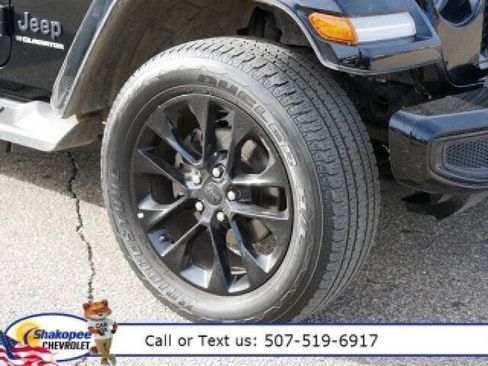 Used 2023 Jeep Gladiator Overland image 3