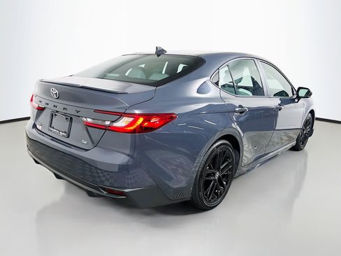 Used 2025 Toyota Camry SE FWD image 4