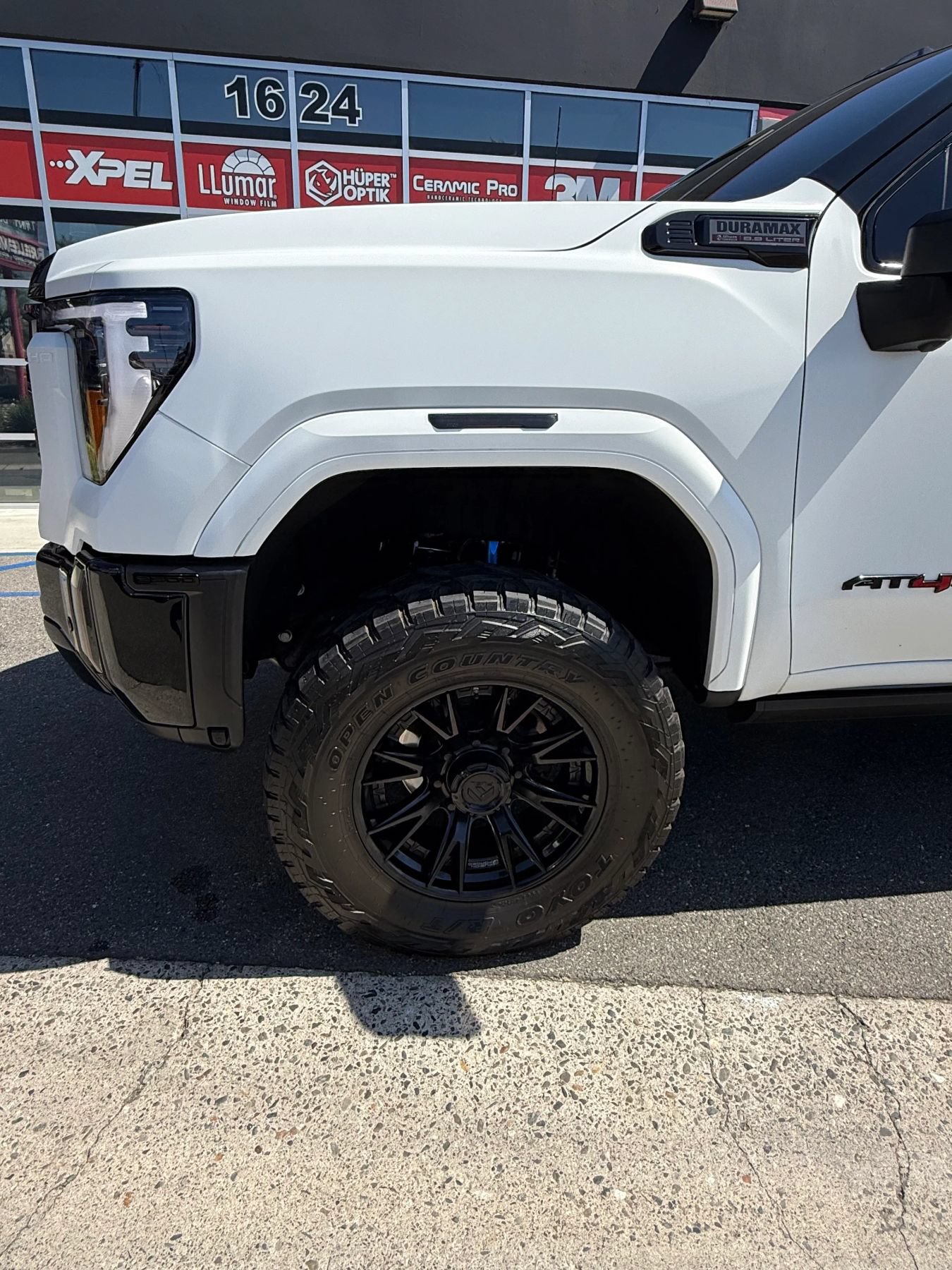 Used 2024 GMC Sierra 2500 AT4X AWD/4WD image 4