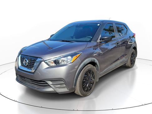 Used 2020 Nissan Kicks S FWD image 3