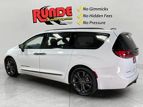 Used 2024 Chrysler Pacifica Touring-L w/ Road Tripper Package FWD image 4