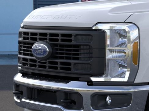 New 2026 Ford F250 XL w/ XL Chrome Package image 17
